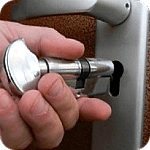 Замена личинки замка Замена личинки замка